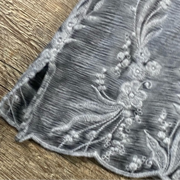 Soft Surroundings Tunic Top Women XL Gray Floral Embroidered Layer Silk Viscose - Picture 4 of 9